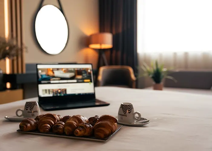 Hotel Expo - Free Airport Shuttle